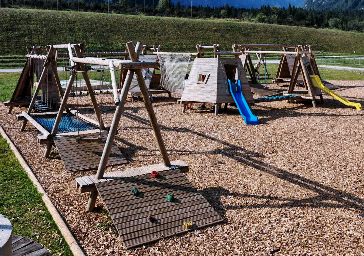 flying-rihno-postavitev-in-izdelava-otroskih-igral_49c